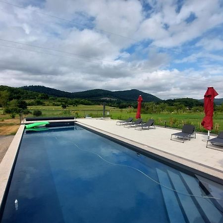 Apartman Fenestra S Terasom I Pogledom Na Gacku 오토칵 외부 사진