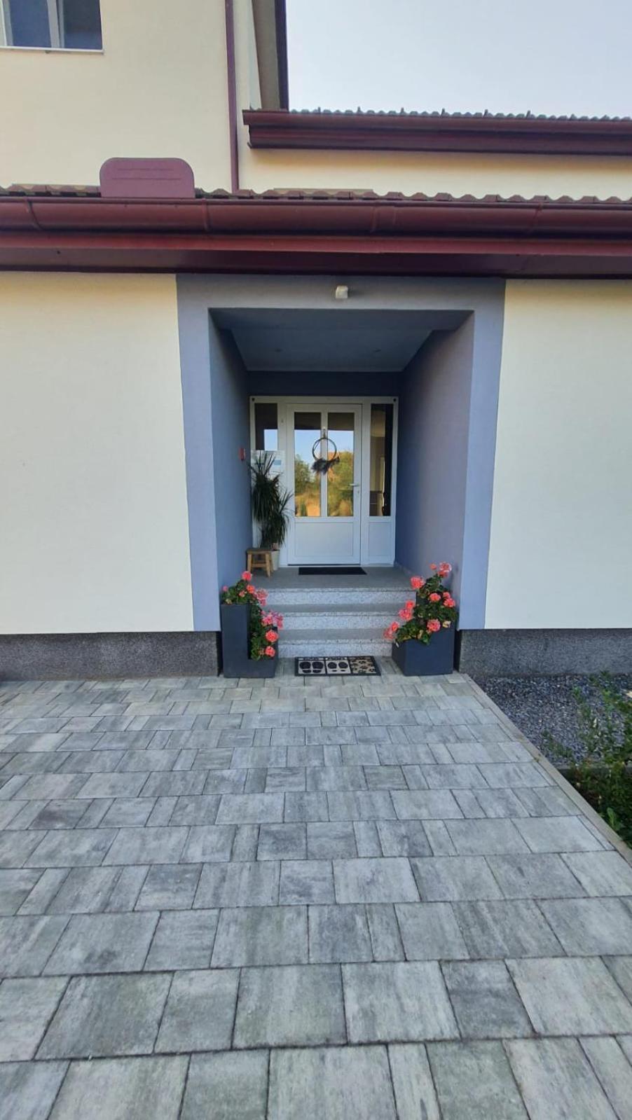 Apartman Fenestra S Terasom I Pogledom Na Gacku 오토칵 외부 사진